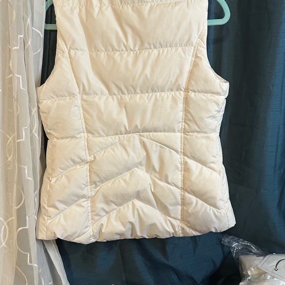 J Crew women’s  White Puffer Vest with Sherpa Lining - Picture 5 of 6